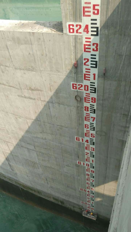 枕头坝水电站水尺现场使用图.jpg